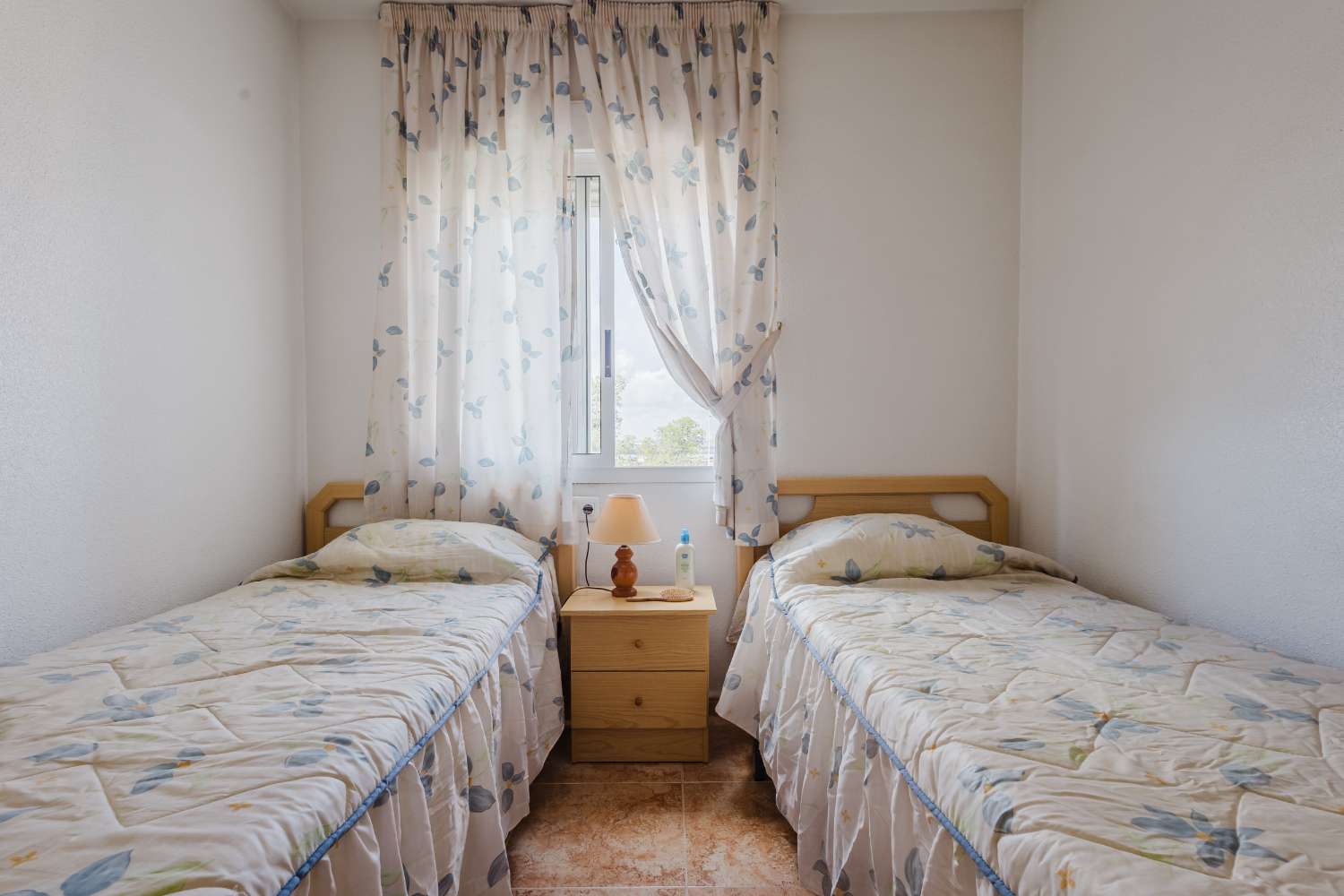 APARTAMENTO EN TORREVIEJA SEGUNDA PLANTA, LISTO PARA ENTRAR A VIVIR CERCA DE LA PLAYA