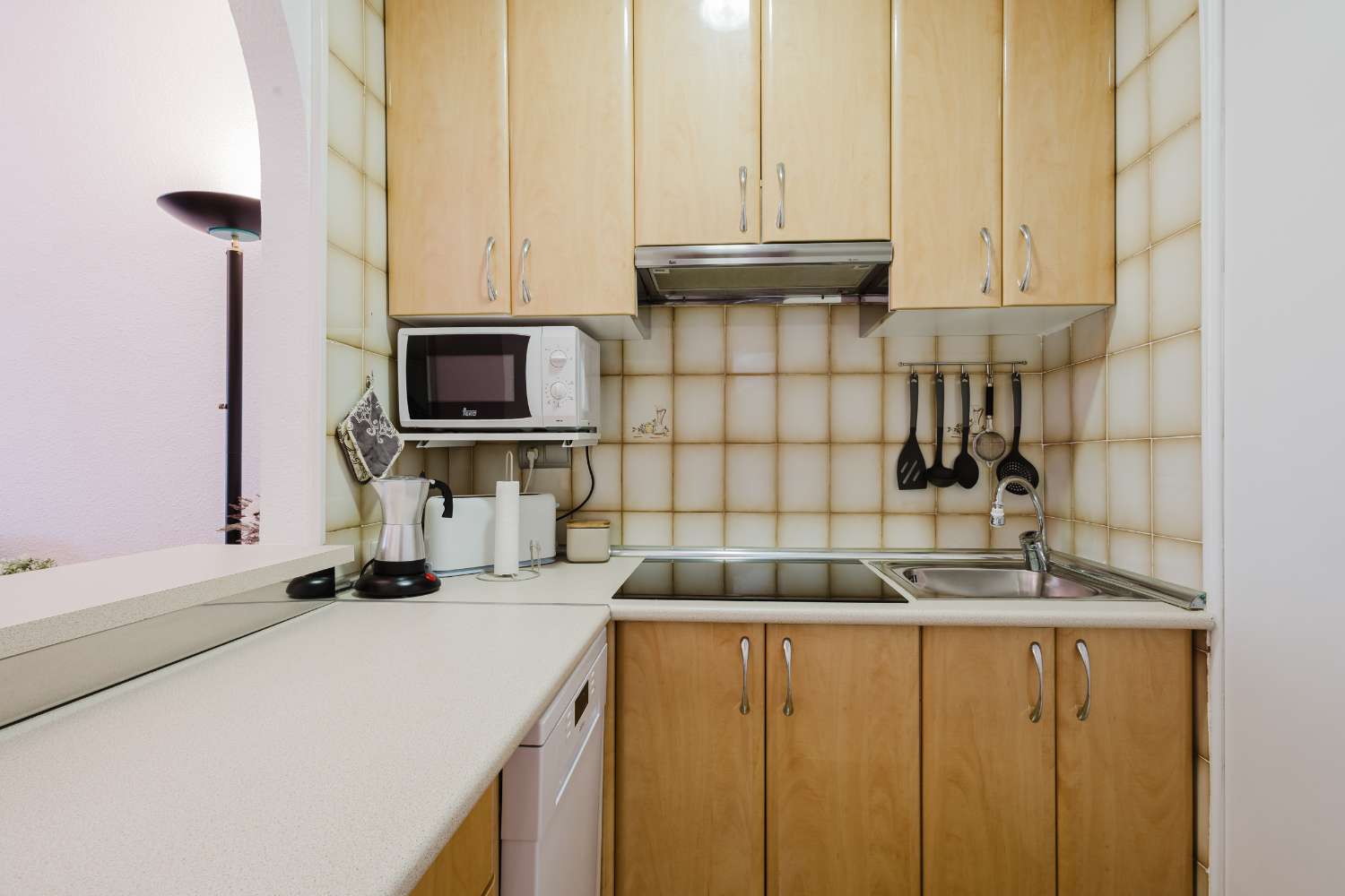 BUNGALOW EN TORREVIEJA A PASOS DEL MAR CON JARDÍN Y PISCINA