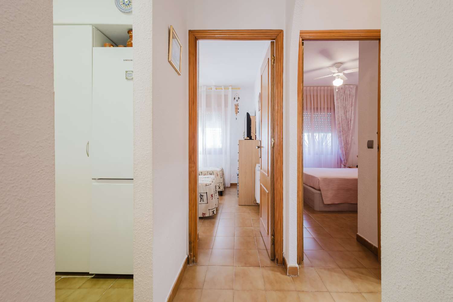 BUNGALOW EN TORREVIEJA A PASOS DEL MAR CON JARDÍN Y PISCINA