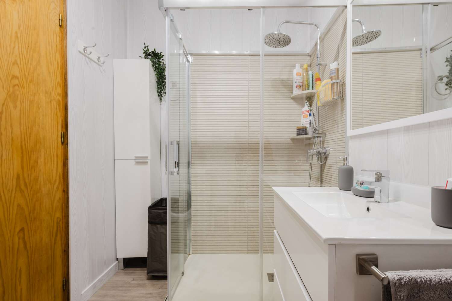 BUNGALOW EN TORREVIEJA A PASOS DEL MAR CON JARDÍN Y PISCINA