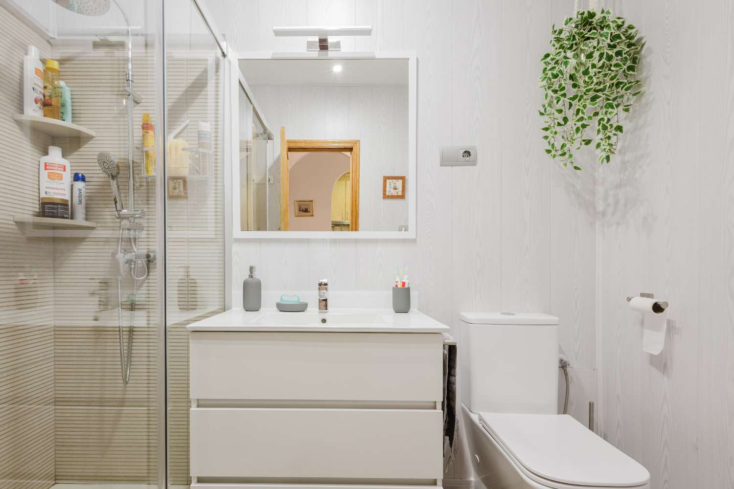 BUNGALOW EN TORREVIEJA A PASOS DEL MAR CON JARDÍN Y PISCINA