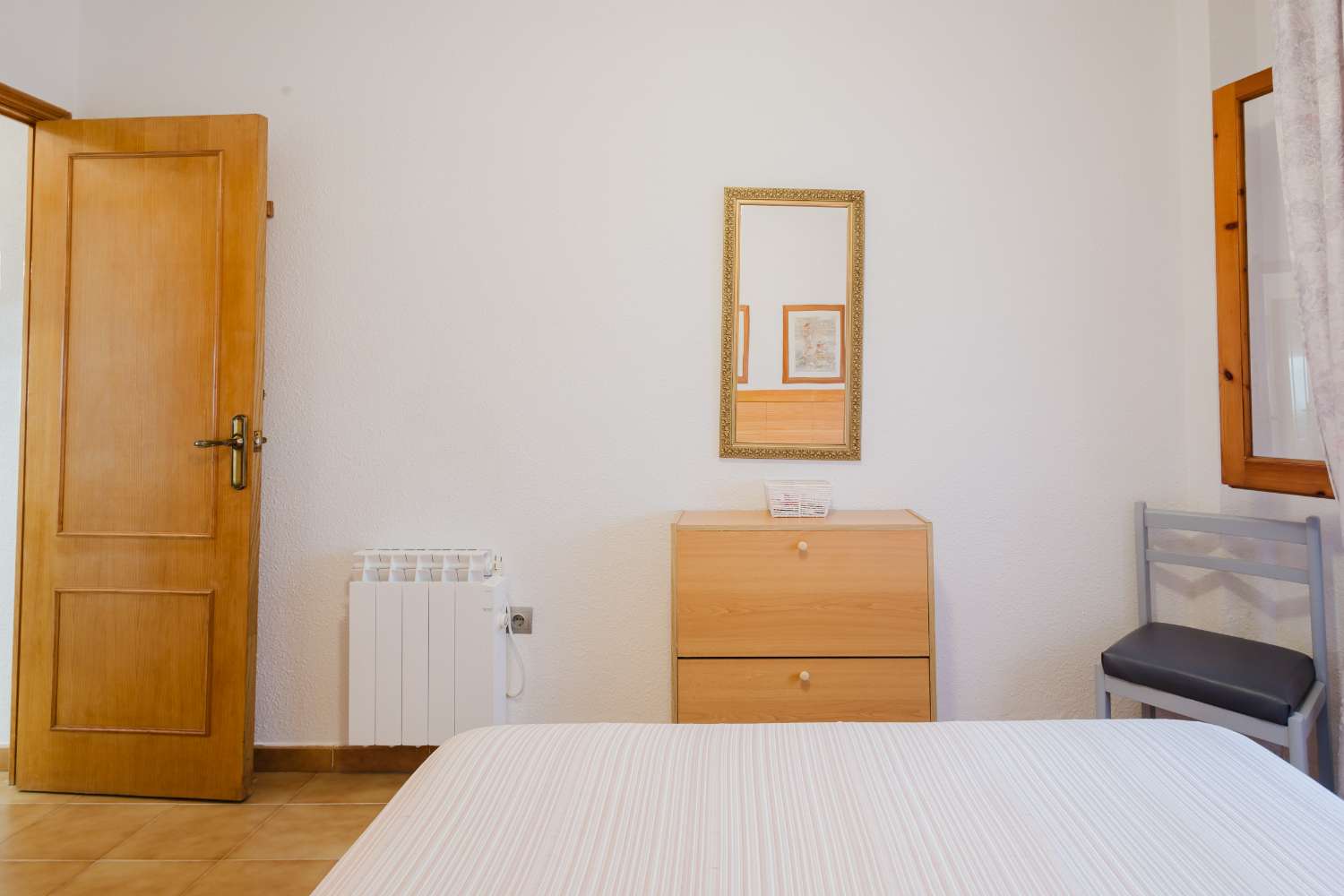 BUNGALOW EN TORREVIEJA A PASOS DEL MAR CON JARDÍN Y PISCINA