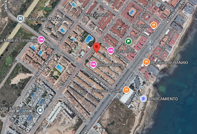 BUNGALOW EN TORREVIEJA A PASOS DEL MAR CON JARDÍN Y PISCINA