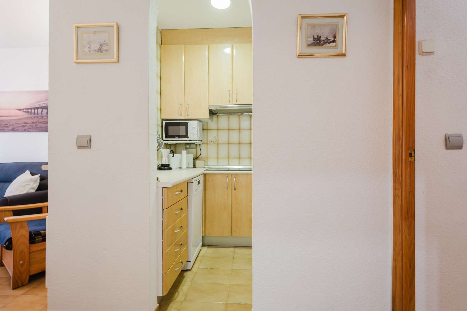 BUNGALOW EN TORREVIEJA A PASOS DEL MAR CON JARDÍN Y PISCINA