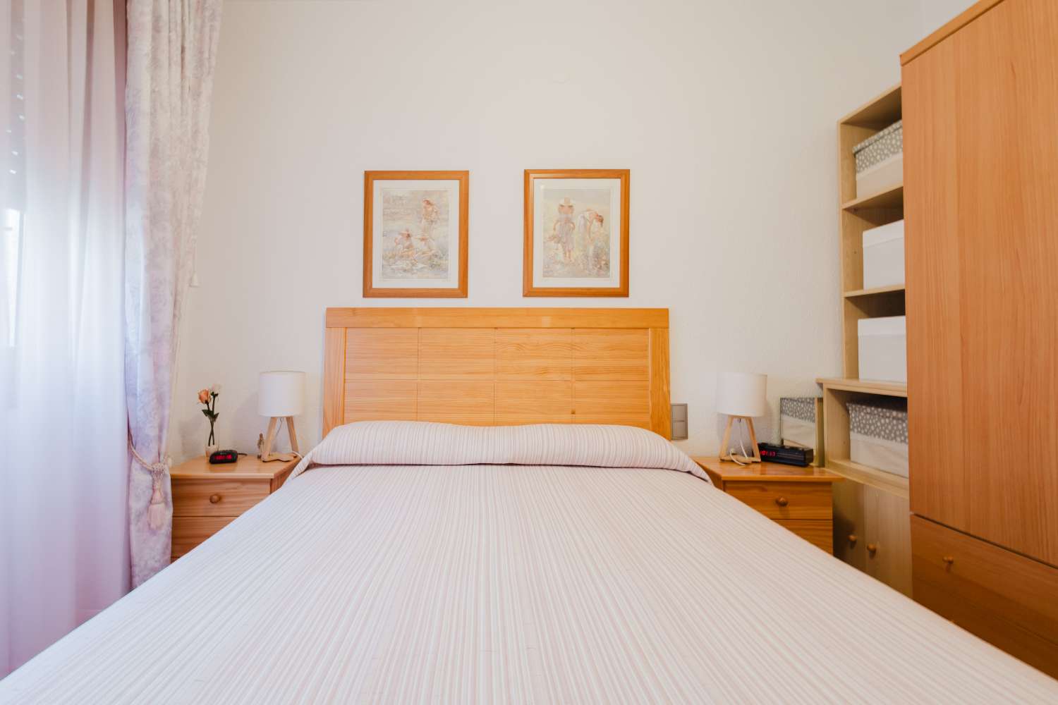 BUNGALOW EN TORREVIEJA A PASOS DEL MAR CON JARDÍN Y PISCINA