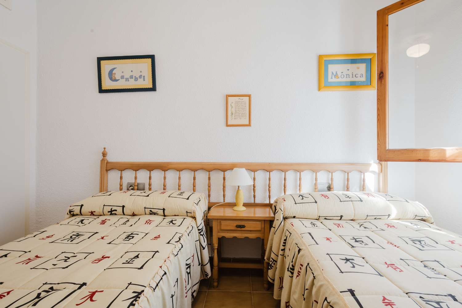 BUNGALOW EN TORREVIEJA A PASOS DEL MAR CON JARDÍN Y PISCINA