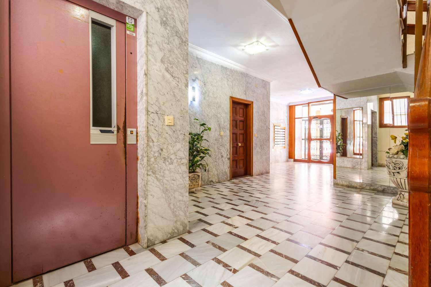 APARTAMENTO EN TORREVIEJA ZONA ACEQUIÓN, CERCA DE LA PLAYA CON TERRAZA Y GARAGE OPCIONAL