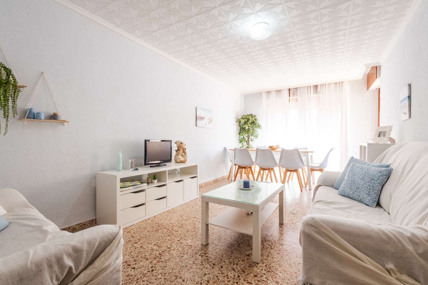 APARTAMENTO EN TORREVIEJA ZONA ACEQUIÓN, CERCA DE LA PLAYA CON TERRAZA Y GARAGE OPCIONAL