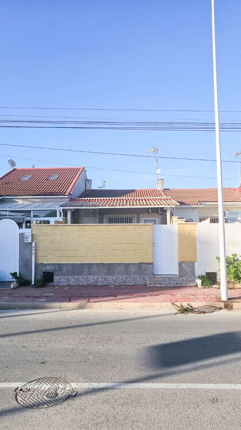 CASA TOTALMENTE REFORMADA CON PARCELA PRIVADA Y OPCIÓN DE PISCINA CERCA DE TORREVIEJA