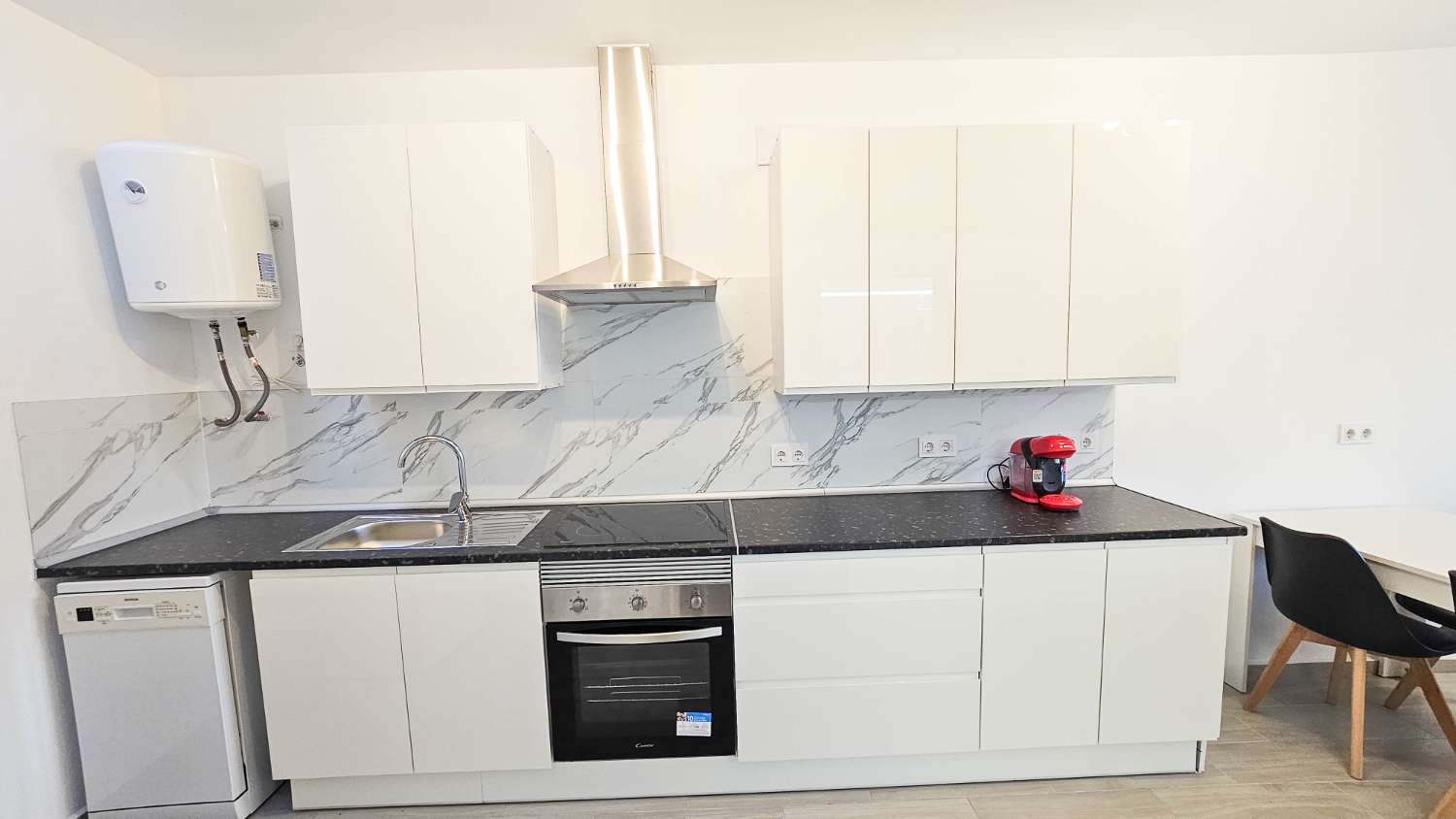 CASA TOTALMENTE REFORMADA CON PARCELA PRIVADA Y OPCIÓN DE PISCINA CERCA DE TORREVIEJA