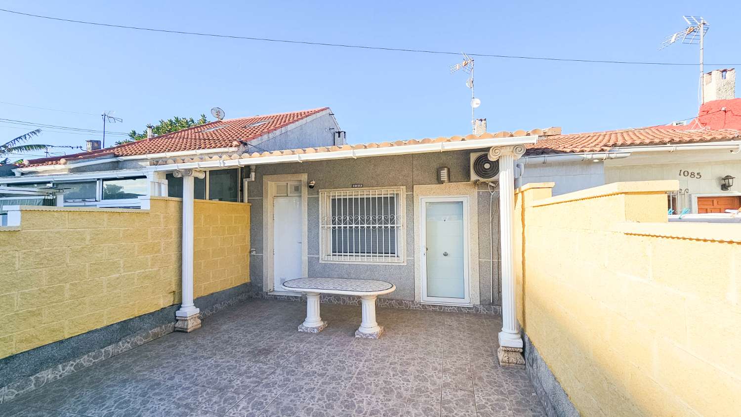 CASA TOTALMENTE REFORMADA CON PARCELA PRIVADA Y OPCIÓN DE PISCINA CERCA DE TORREVIEJA