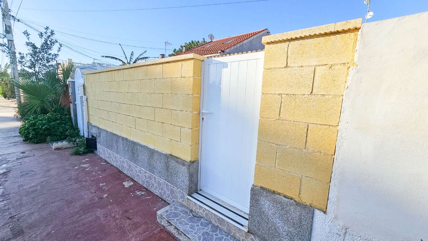 CASA TOTALMENTE REFORMADA CON PARCELA PRIVADA Y OPCIÓN DE PISCINA CERCA DE TORREVIEJA