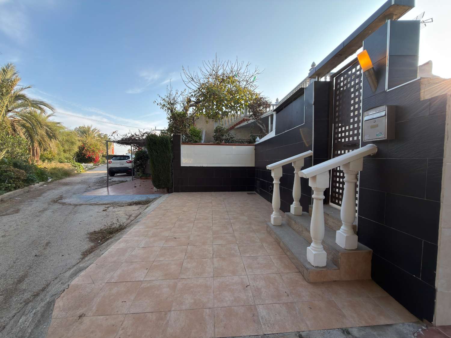 RENOVATED 2-BEDROOM BUNGALOW WITH PATIO AND TERRACE IN URB. TURRET II