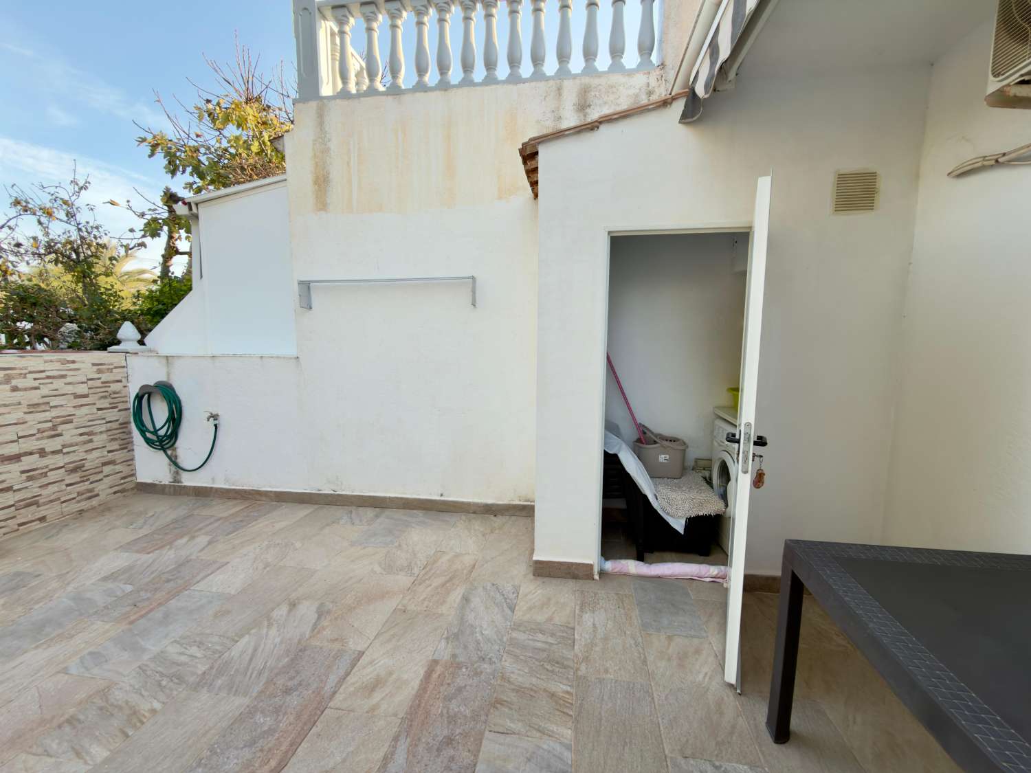 RENOVATED 2-BEDROOM BUNGALOW WITH PATIO AND TERRACE IN URB. TURRET II