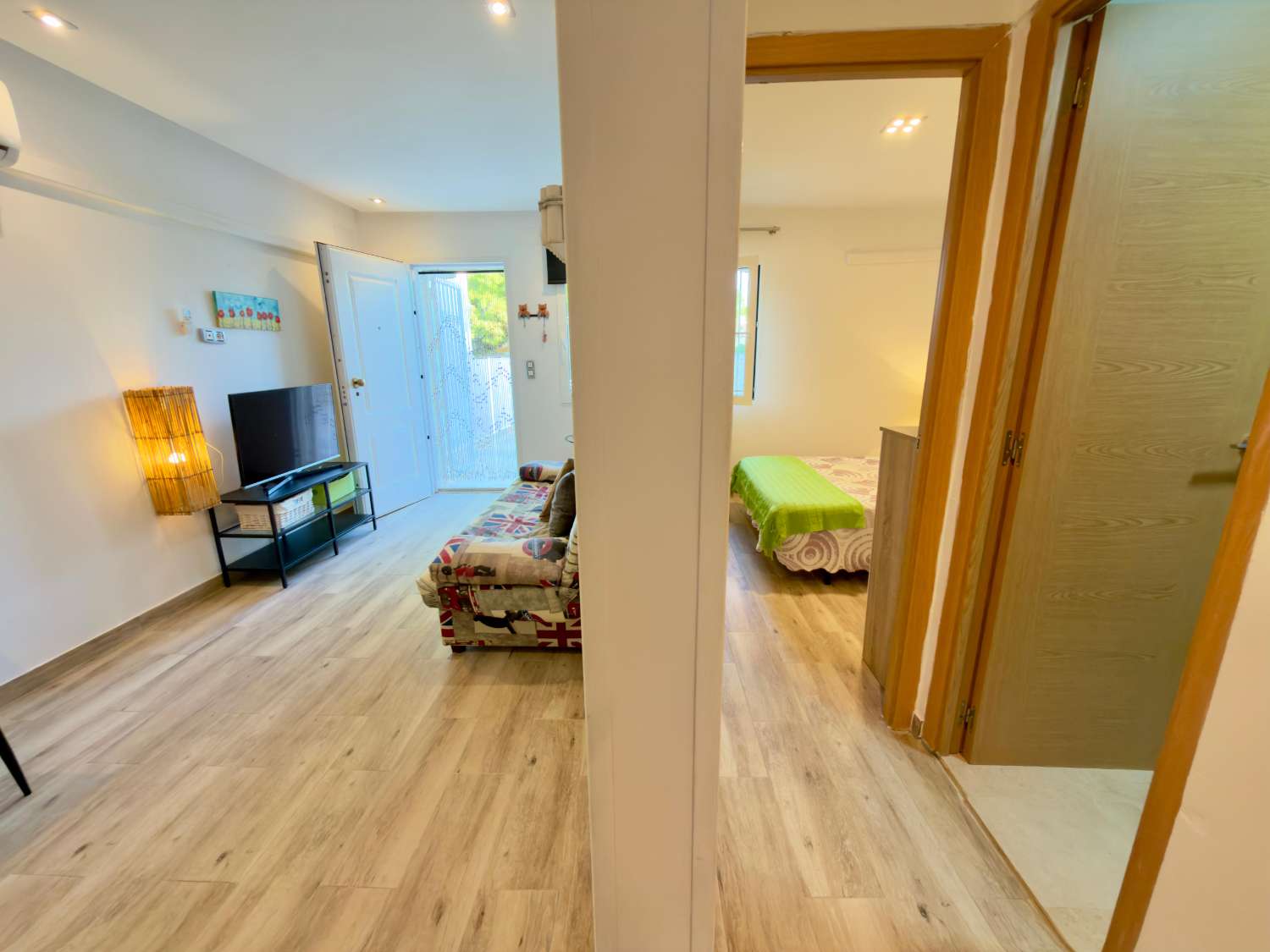 RENOVATED 2-BEDROOM BUNGALOW WITH PATIO AND TERRACE IN URB. TURRET II