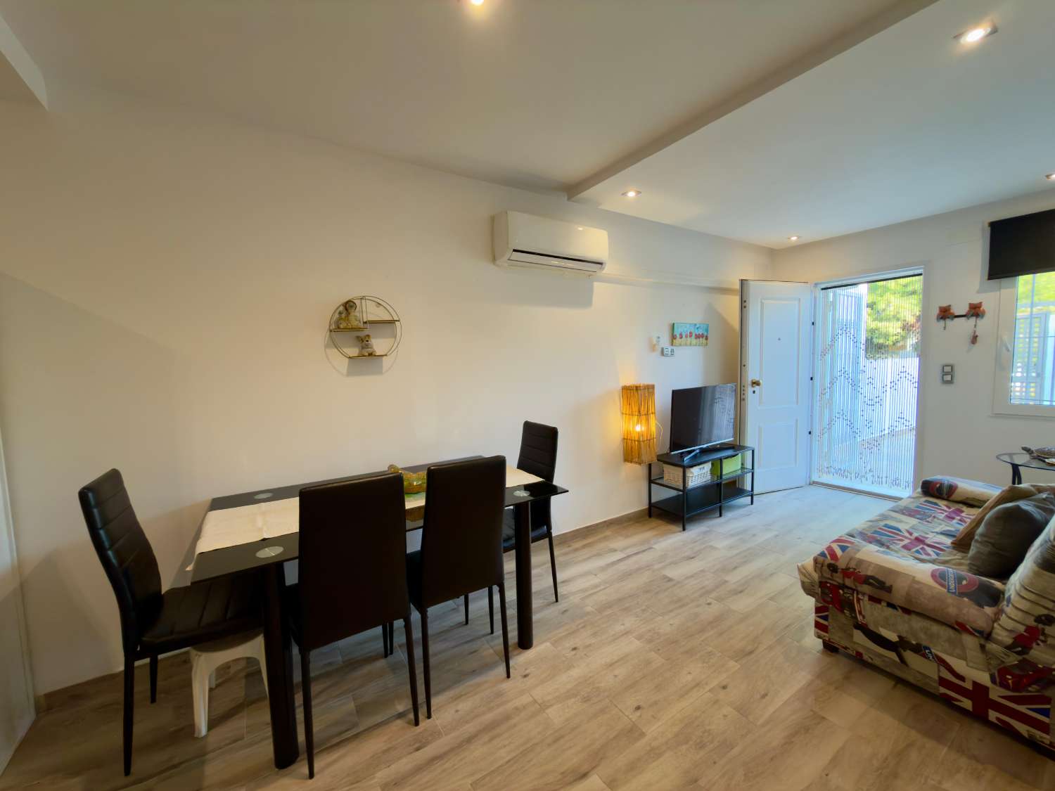 RENOVATED 2-BEDROOM BUNGALOW WITH PATIO AND TERRACE IN URB. TURRET II