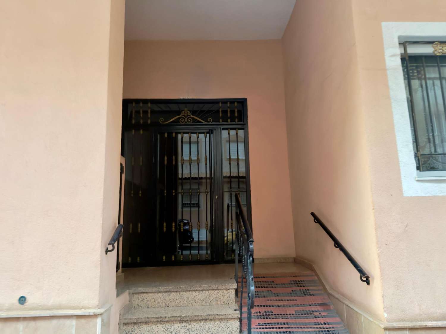 ÁTICO DE 1 DORMITORIO CON TERRAZA AMPLIA ORIENTADA AL SUR, A SOLO 500 M DE LA PLAYA DEL CURA EN TORREVIEJA