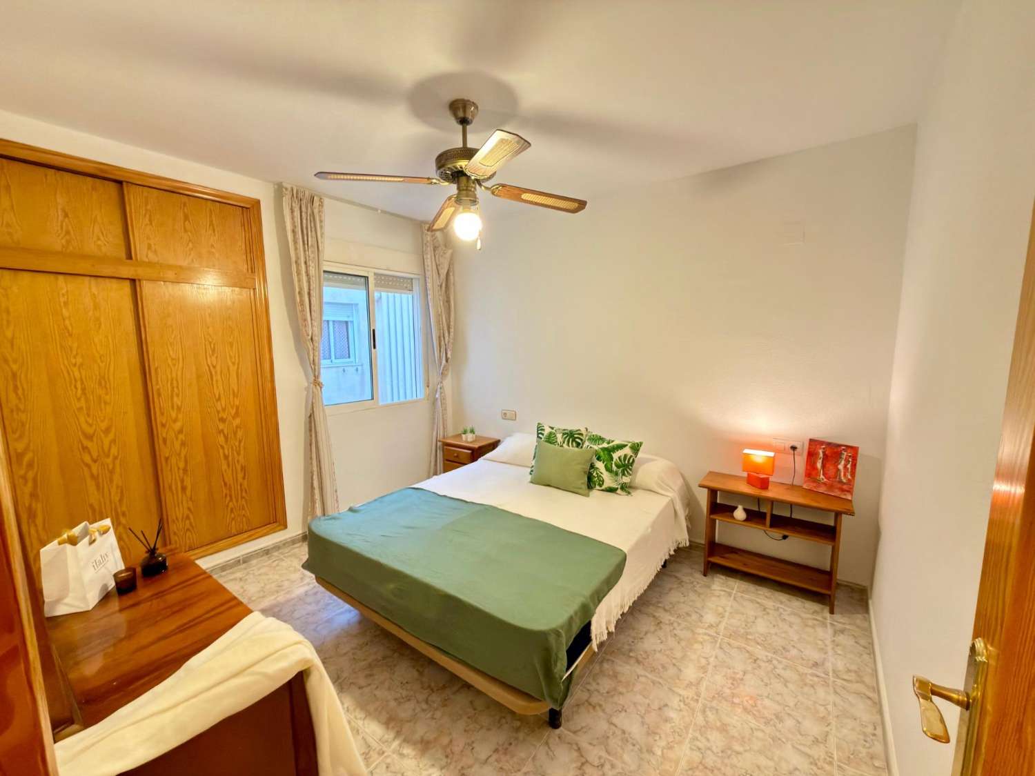 ÁTICO DE 1 DORMITORIO CON TERRAZA AMPLIA ORIENTADA AL SUR, A SOLO 500 M DE LA PLAYA DEL CURA EN TORREVIEJA