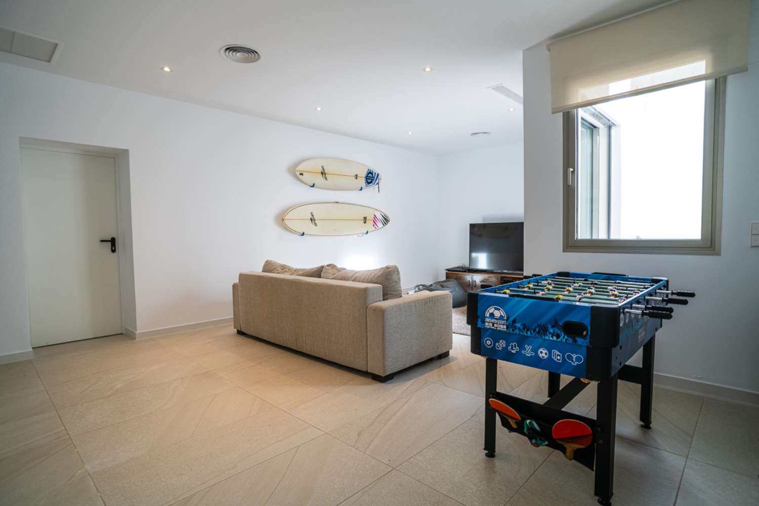 EXCLUSIVA VILLA INDEPENDIENTE EN LAS COLINAS GOLF, ORIHUELA COSTA