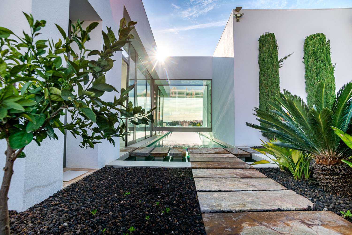 EXCLUSIVA VILLA INDEPENDIENTE EN LAS COLINAS GOLF, ORIHUELA COSTA