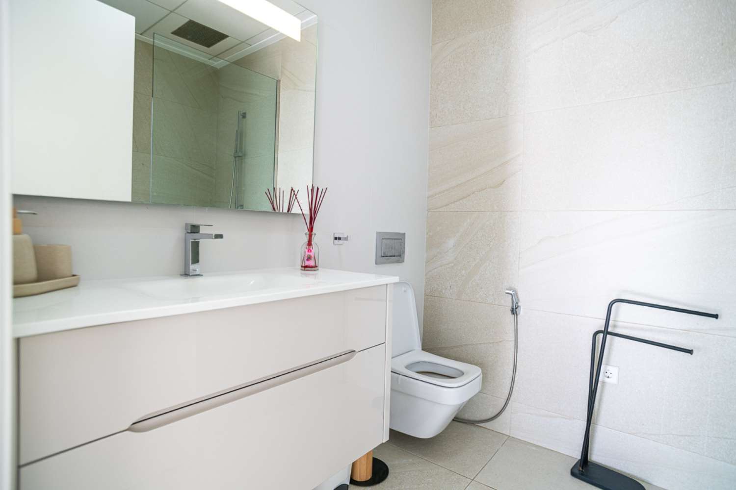 EXCLUSIVA VILLA INDEPENDIENTE EN LAS COLINAS GOLF, ORIHUELA COSTA