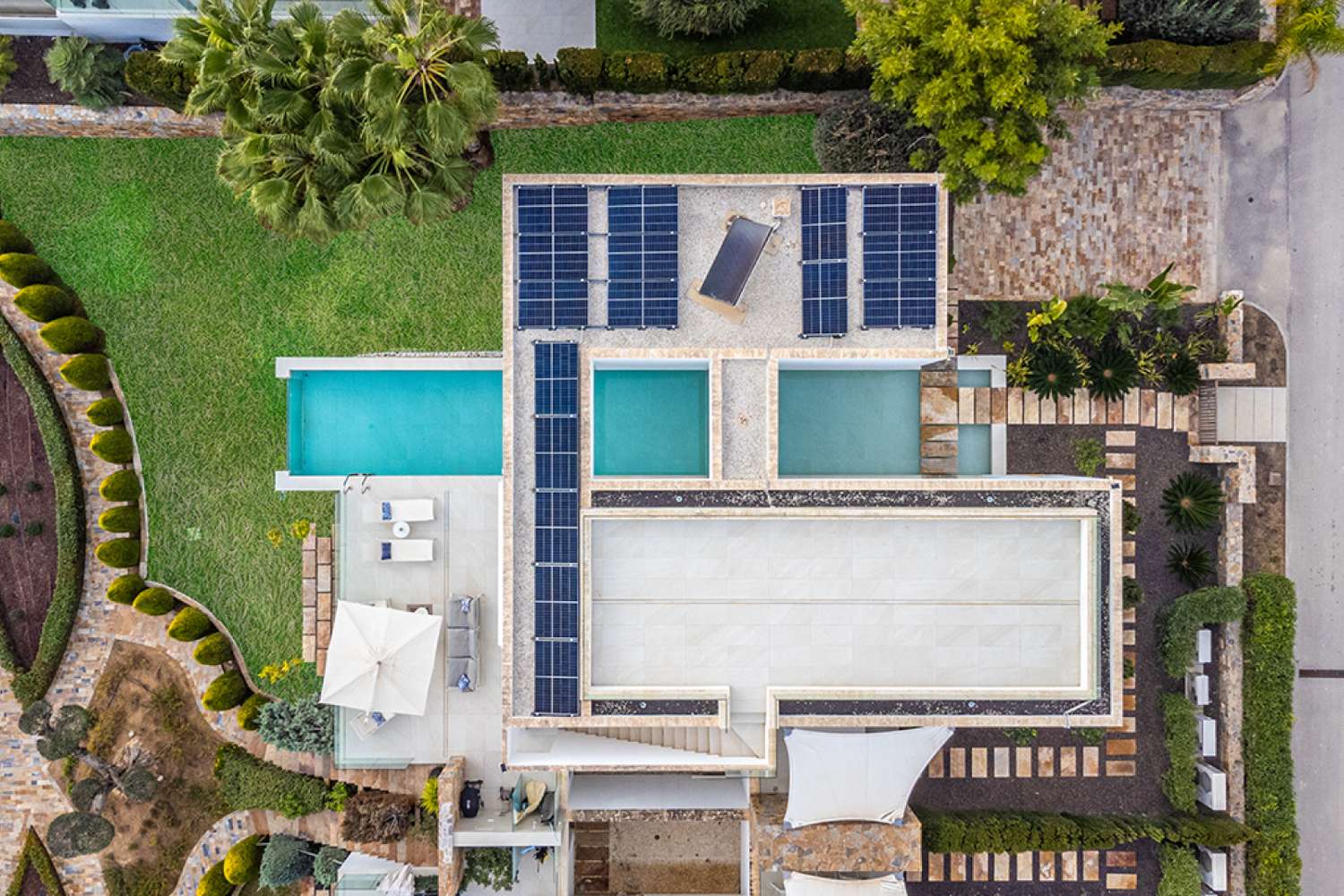 EXCLUSIVA VILLA INDEPENDIENTE EN LAS COLINAS GOLF, ORIHUELA COSTA