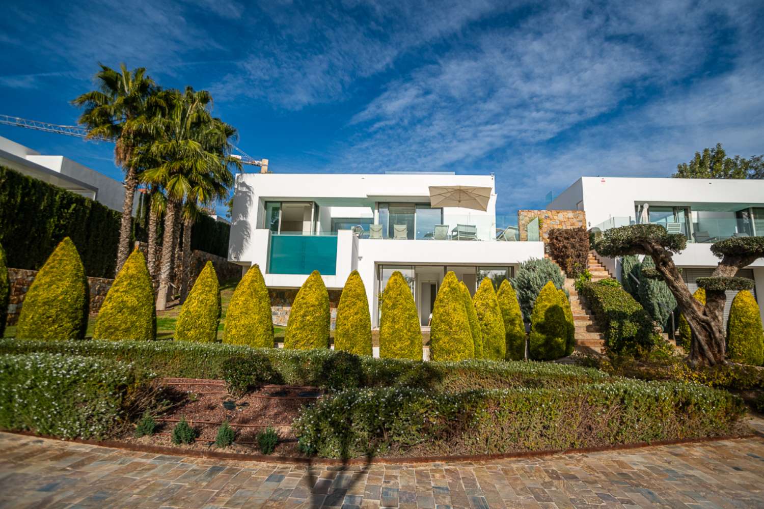 EXCLUSIVA VILLA INDEPENDIENTE EN LAS COLINAS GOLF, ORIHUELA COSTA