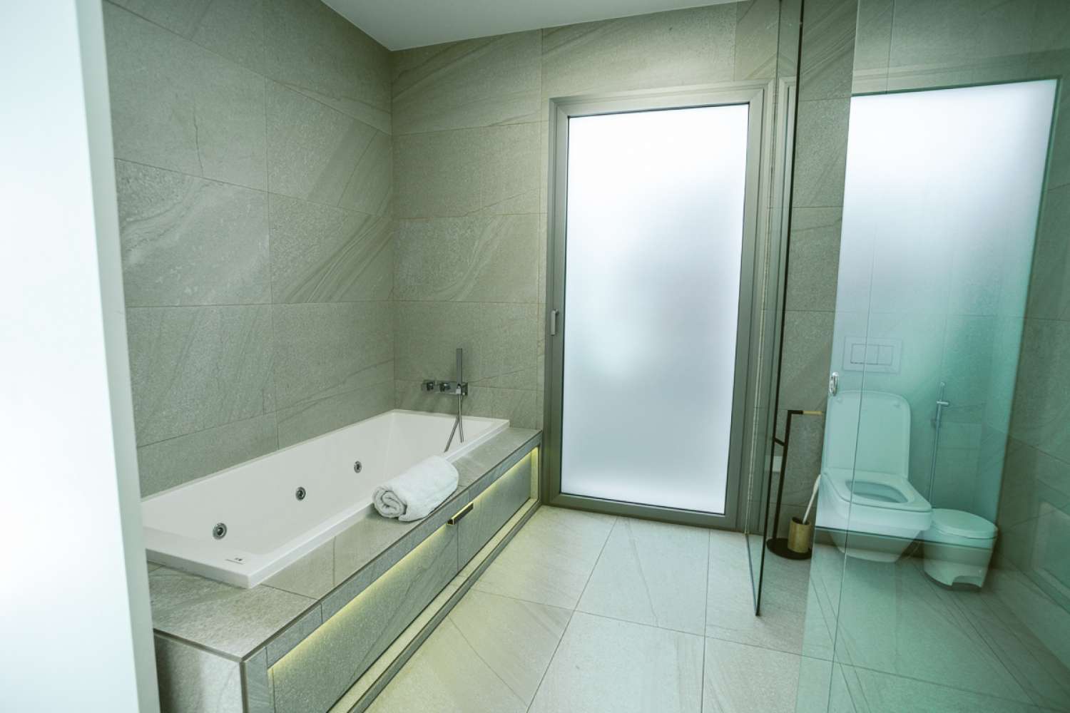 EXCLUSIVA VILLA INDEPENDIENTE EN LAS COLINAS GOLF, ORIHUELA COSTA