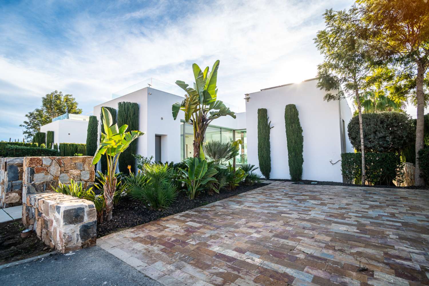 EXCLUSIVA VILLA INDEPENDIENTE EN LAS COLINAS GOLF, ORIHUELA COSTA