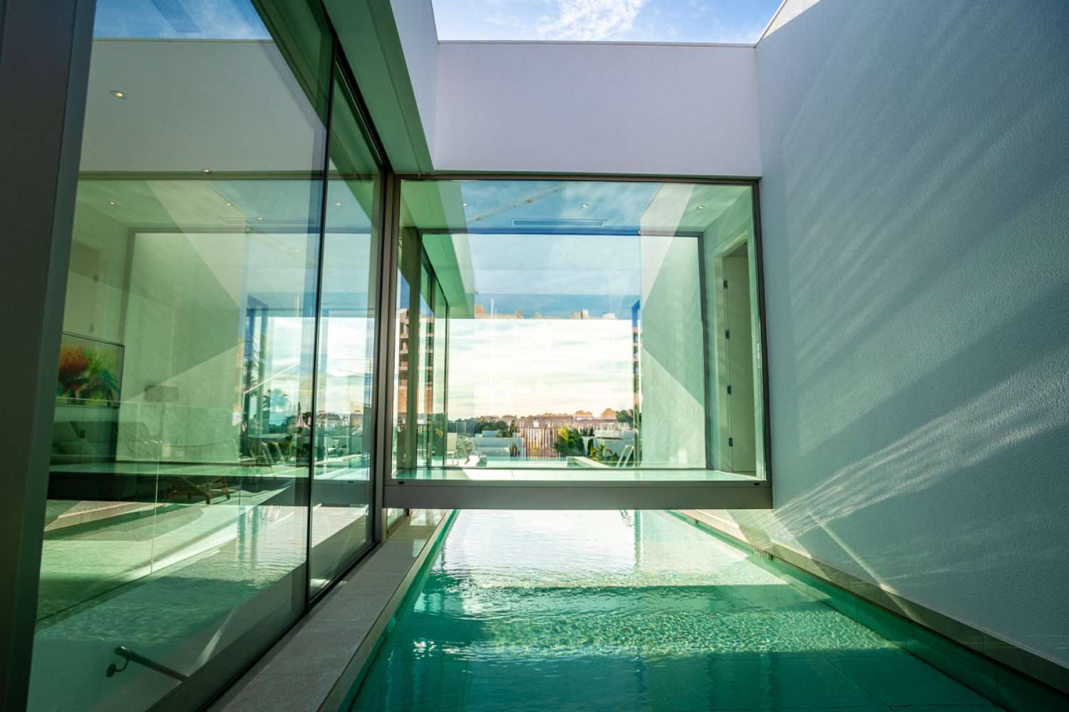 EXCLUSIVA VILLA INDEPENDIENTE EN LAS COLINAS GOLF, ORIHUELA COSTA