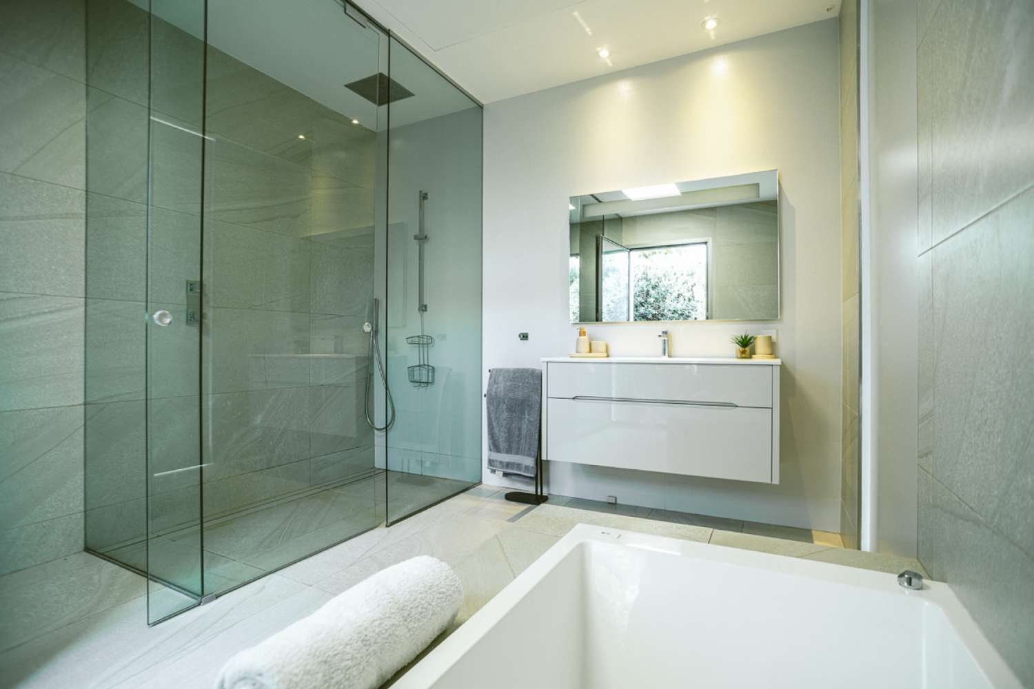 EXCLUSIVA VILLA INDEPENDIENTE EN LAS COLINAS GOLF, ORIHUELA COSTA