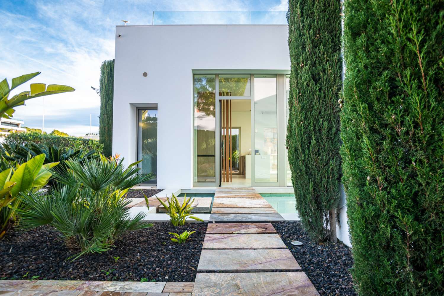 EXCLUSIVA VILLA INDEPENDIENTE EN LAS COLINAS GOLF, ORIHUELA COSTA