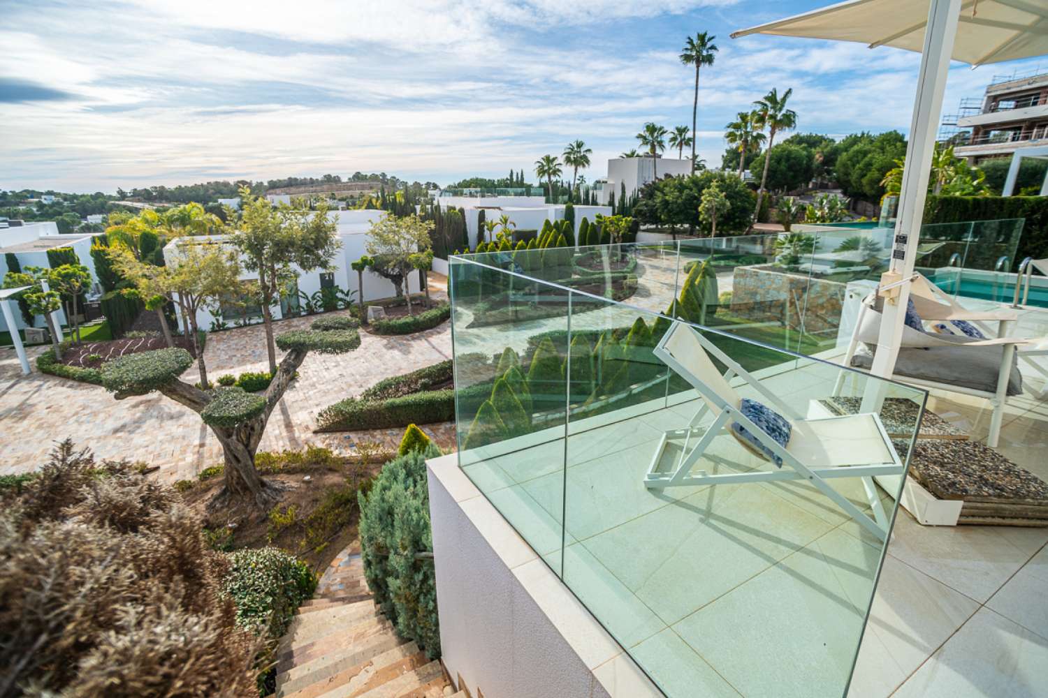 EXCLUSIVA VILLA INDEPENDIENTE EN LAS COLINAS GOLF, ORIHUELA COSTA