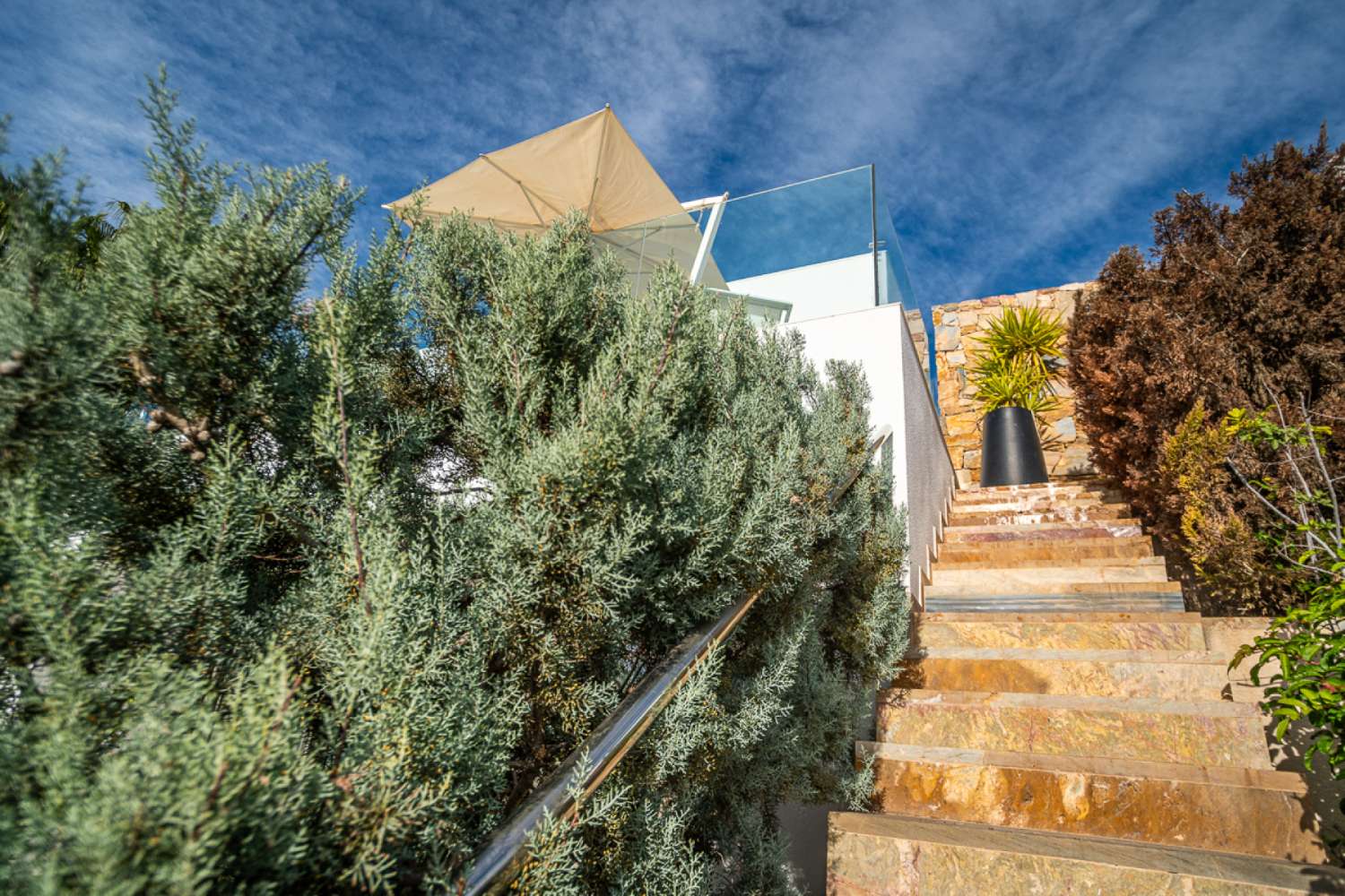 EXCLUSIVA VILLA INDEPENDIENTE EN LAS COLINAS GOLF, ORIHUELA COSTA