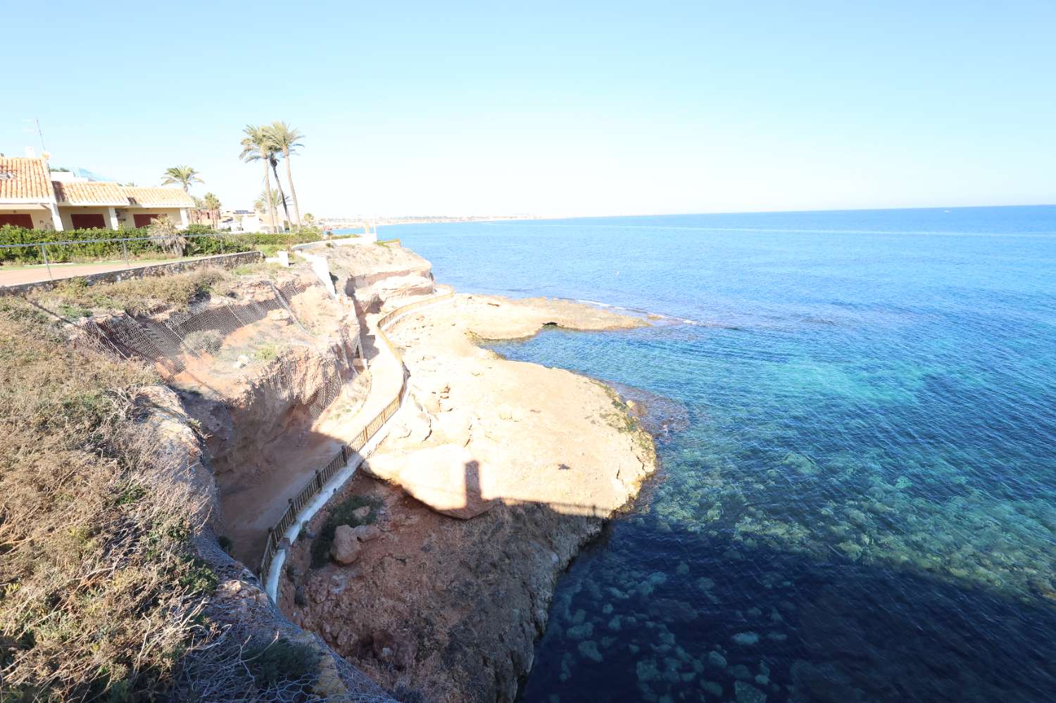 ВИЛЛА НА БЕРЕГУ МОРЯ В КАБО-РОИГ, В НЕСКОЛЬКИХ МЕТРАХ ОТ КАЛА КАПИТАНА