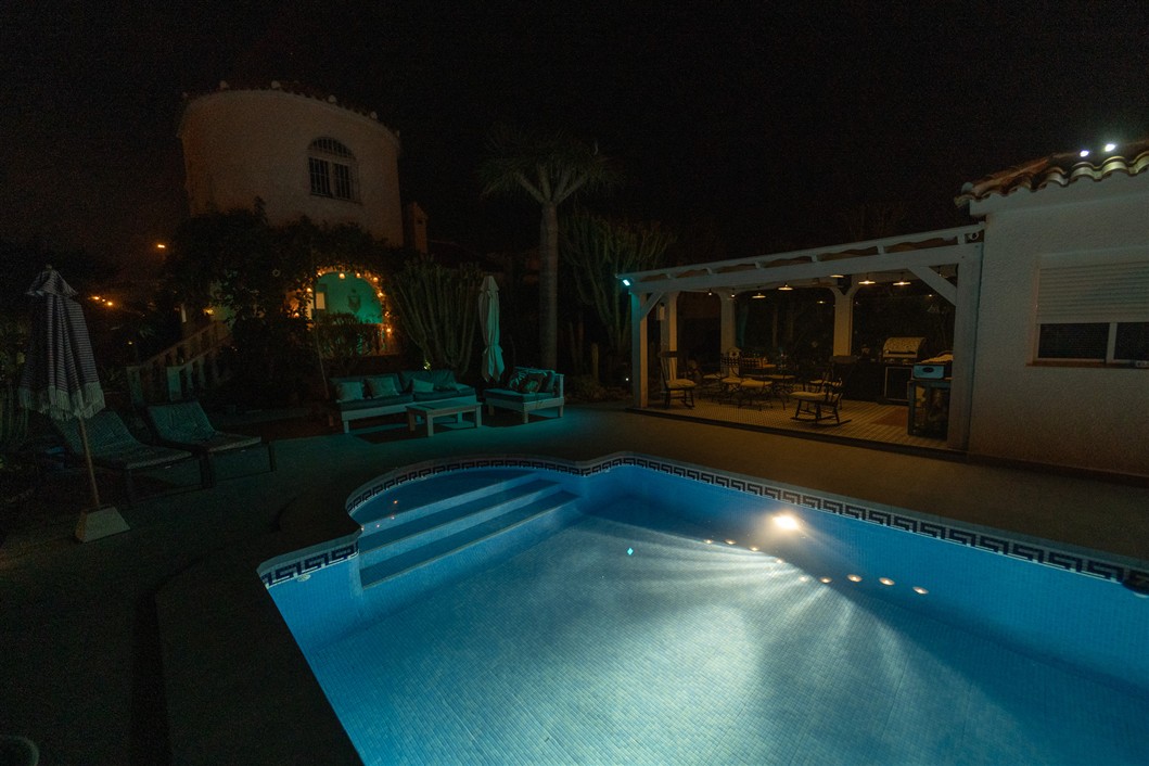 EKSKLUSIV RENOVERT VILLA MED BASSENG OG UTSIKT I LA SIESTA, TORREVIEJA