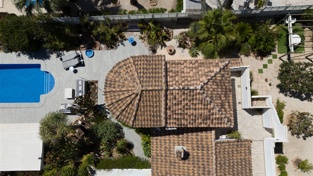 EKSKLUSIV RENOVERT VILLA MED BASSENG OG UTSIKT I LA SIESTA, TORREVIEJA