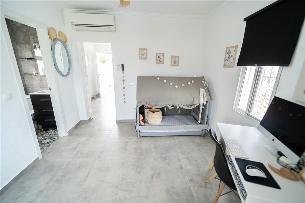 EKSKLUSIV RENOVERT VILLA MED BASSENG OG UTSIKT I LA SIESTA, TORREVIEJA