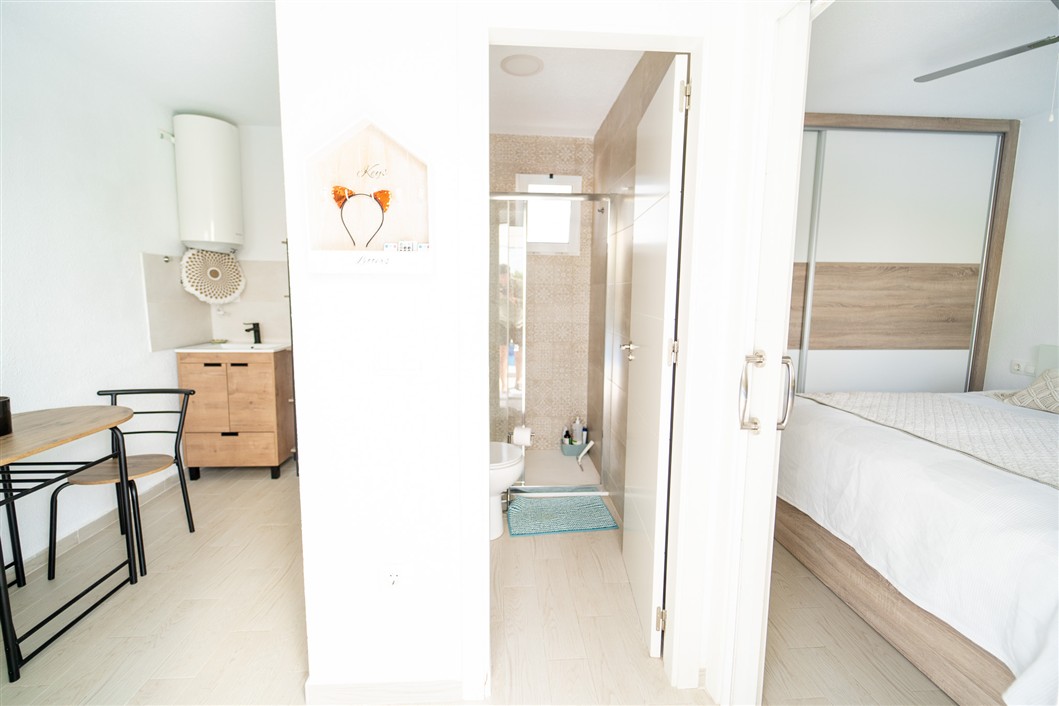 EKSKLUSIV RENOVERT VILLA MED BASSENG OG UTSIKT I LA SIESTA, TORREVIEJA