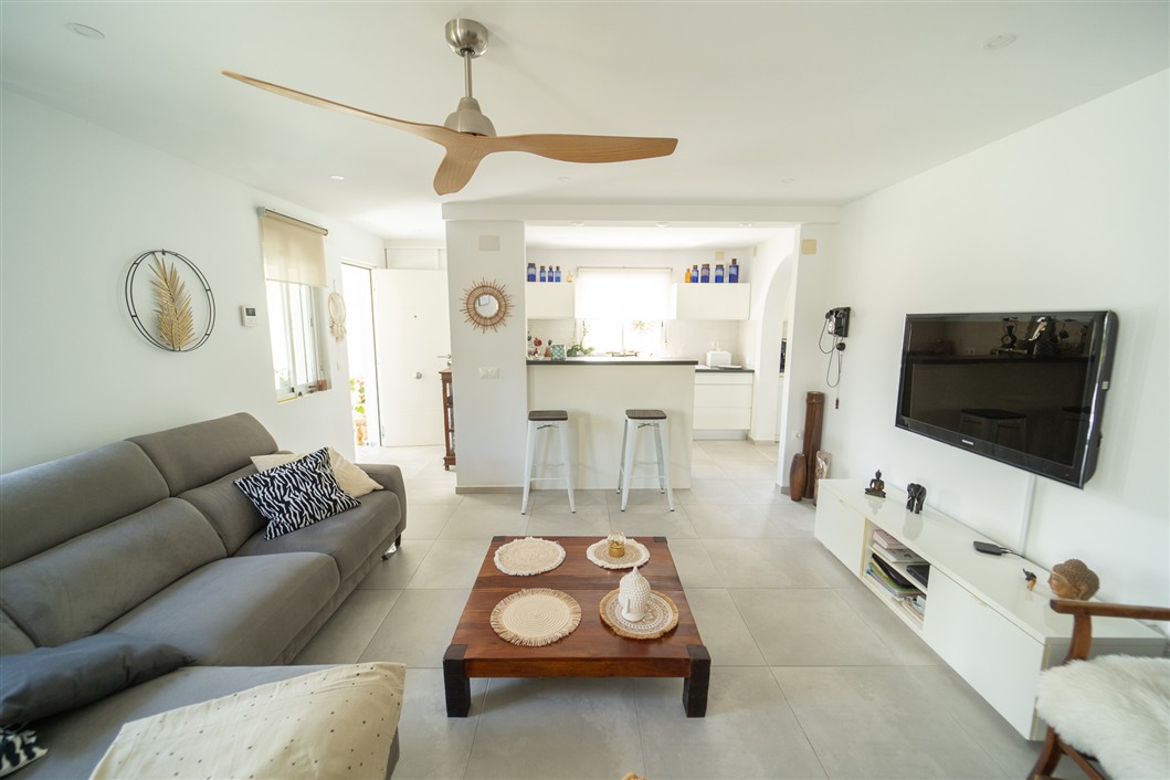 EKSKLUSIV RENOVERT VILLA MED BASSENG OG UTSIKT I LA SIESTA, TORREVIEJA