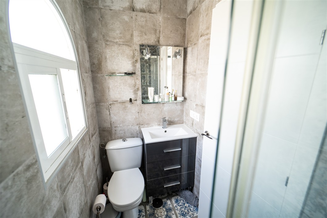 EKSKLUSIV RENOVERT VILLA MED BASSENG OG UTSIKT I LA SIESTA, TORREVIEJA