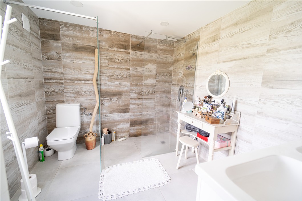 EKSKLUSIV RENOVERT VILLA MED BASSENG OG UTSIKT I LA SIESTA, TORREVIEJA