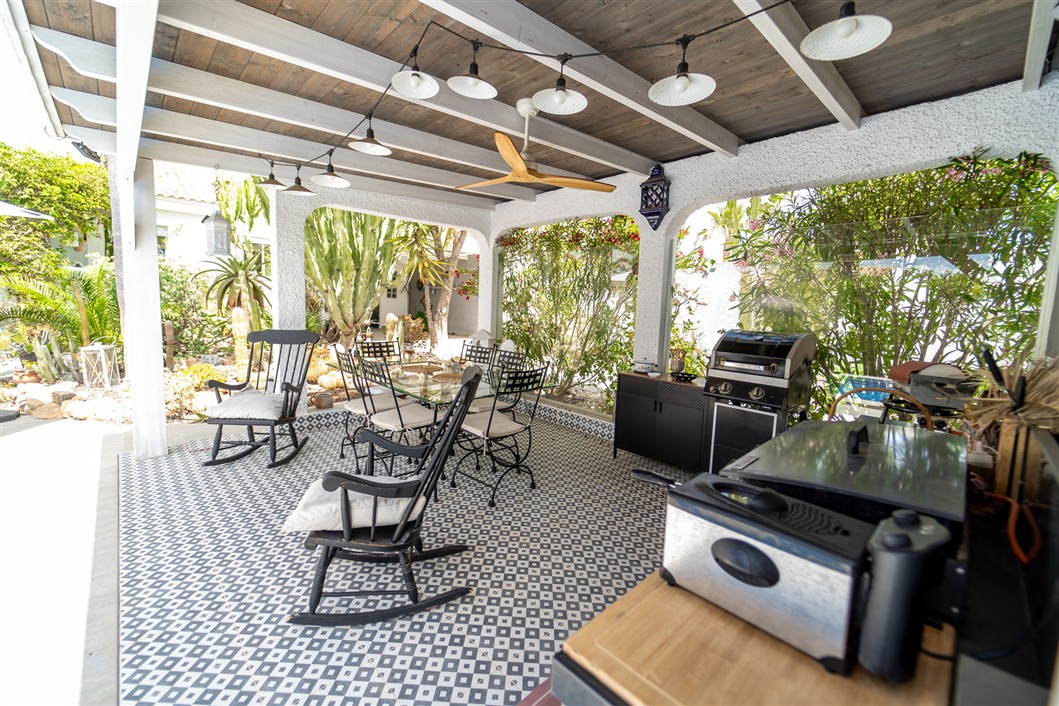 EKSKLUSIV RENOVERT VILLA MED BASSENG OG UTSIKT I LA SIESTA, TORREVIEJA