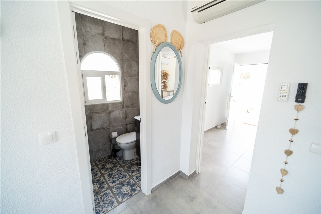 EKSKLUSIV RENOVERT VILLA MED BASSENG OG UTSIKT I LA SIESTA, TORREVIEJA