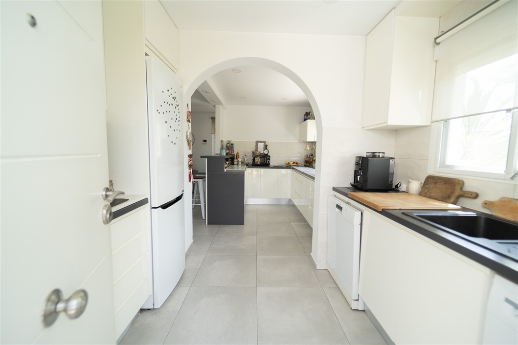 EKSKLUSIV RENOVERT VILLA MED BASSENG OG UTSIKT I LA SIESTA, TORREVIEJA