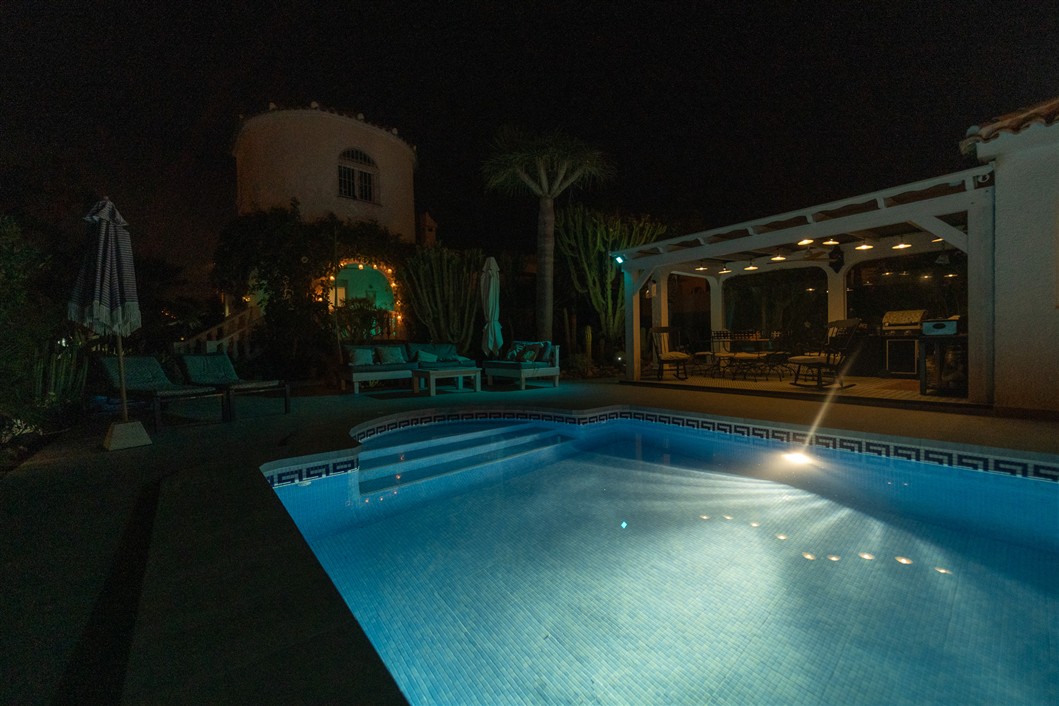 EKSKLUSIV RENOVERT VILLA MED BASSENG OG UTSIKT I LA SIESTA, TORREVIEJA