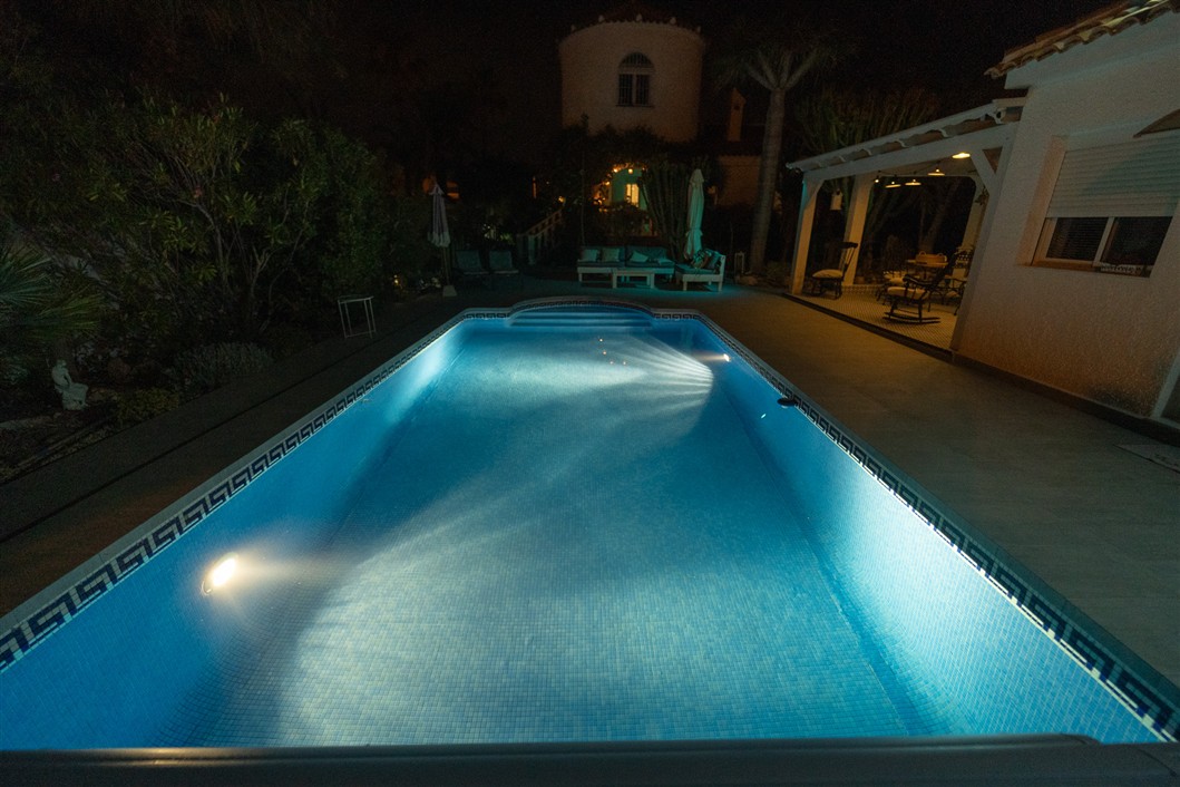 EKSKLUSIV RENOVERT VILLA MED BASSENG OG UTSIKT I LA SIESTA, TORREVIEJA