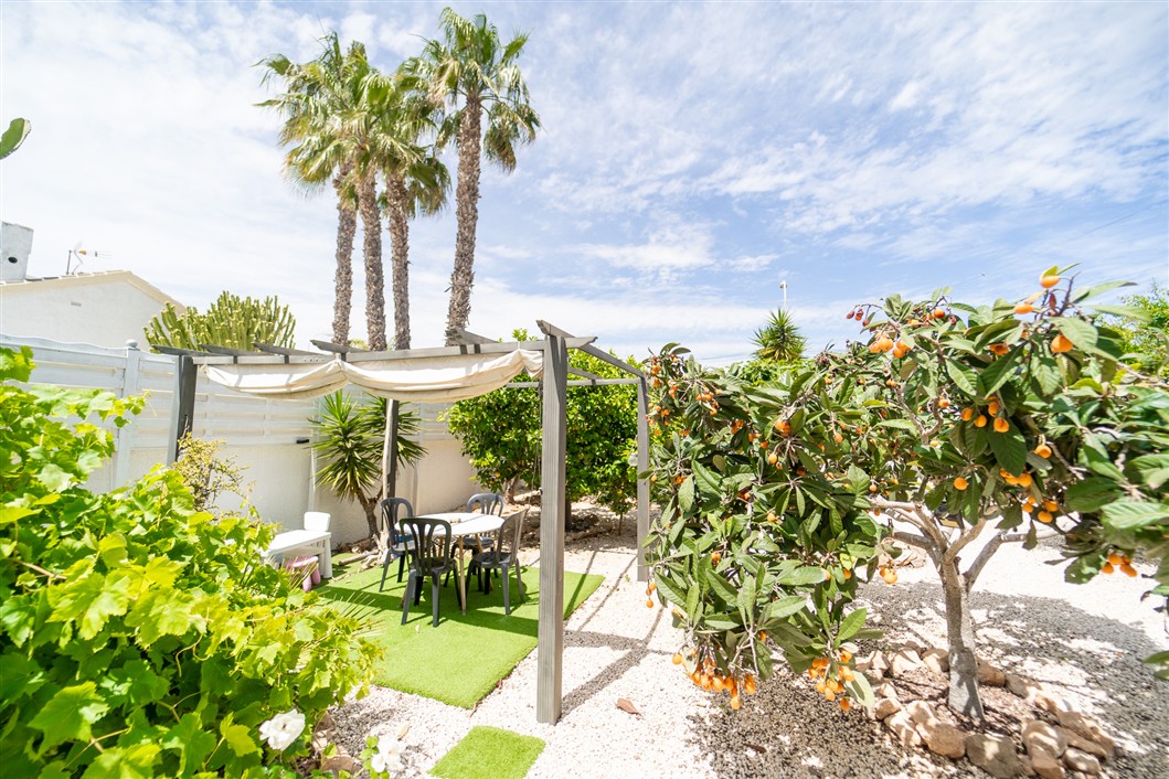 EKSKLUSIV RENOVERT VILLA MED BASSENG OG UTSIKT I LA SIESTA, TORREVIEJA