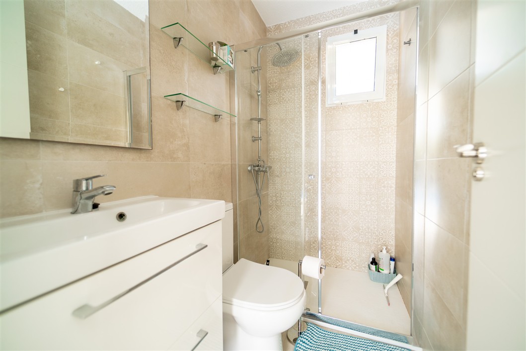 EKSKLUSIV RENOVERT VILLA MED BASSENG OG UTSIKT I LA SIESTA, TORREVIEJA