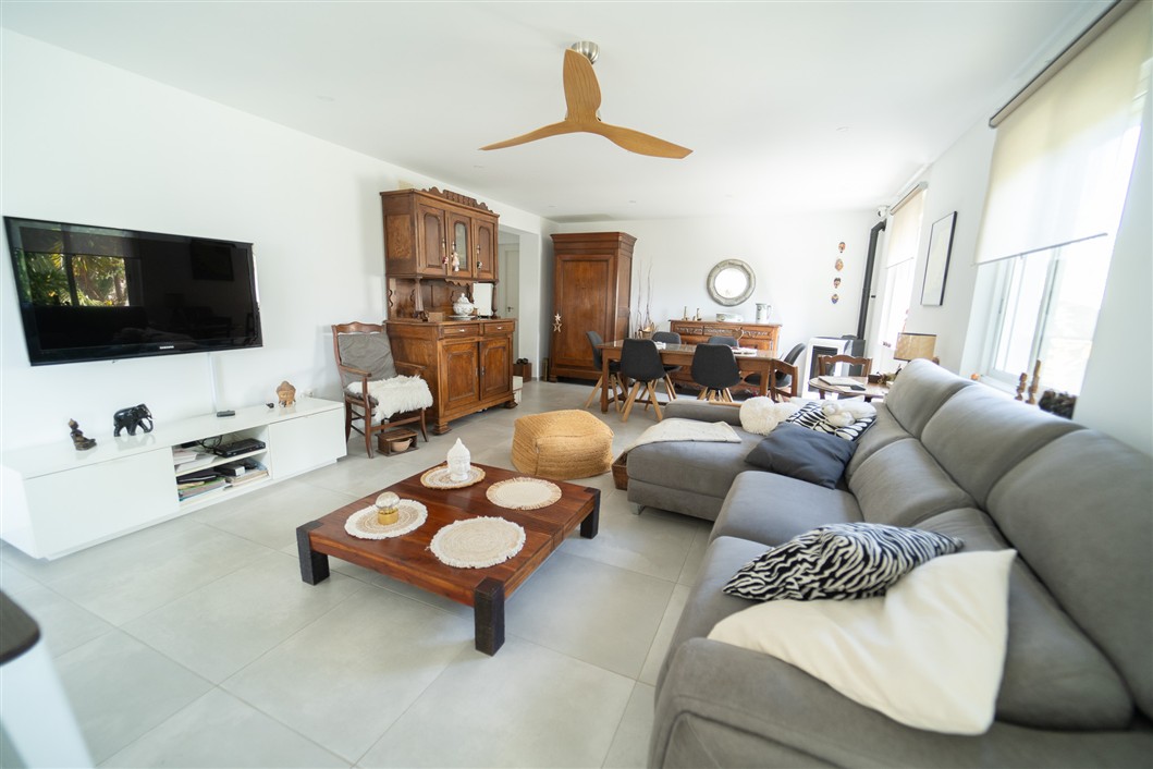 EKSKLUSIV RENOVERT VILLA MED BASSENG OG UTSIKT I LA SIESTA, TORREVIEJA